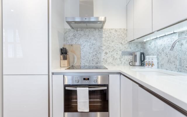 Well-Appointed 2 Bedroom East London Flat