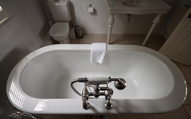 Paradise House Bath