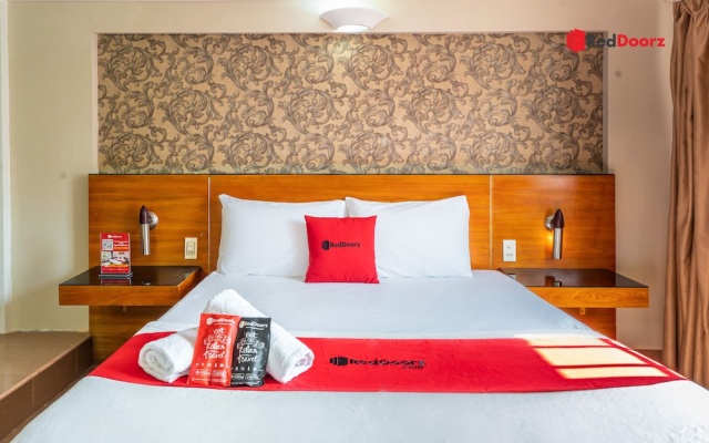 RedDoorz Near Tan Dinh Market 3 – Guest Rooms – Ho Chi Minh City