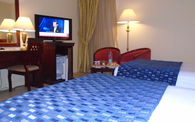 Grand Pyramids Hotel