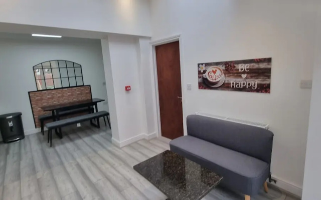 St Albans Stylish Suite With Kitchenette
