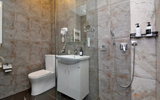 Левел Ереван