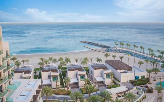 Luxurious 5 Bedroom Apartment - Full Ocean view