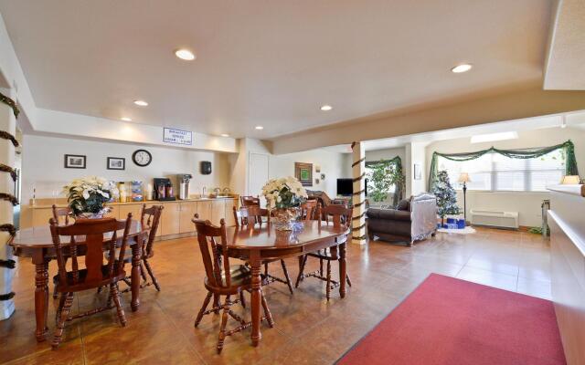 Americas Best Value Inn & Suites Ada