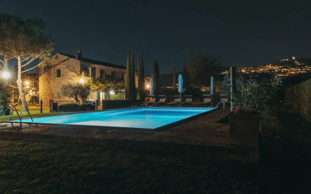 Cozy Farmhouse in Cortona with Pool