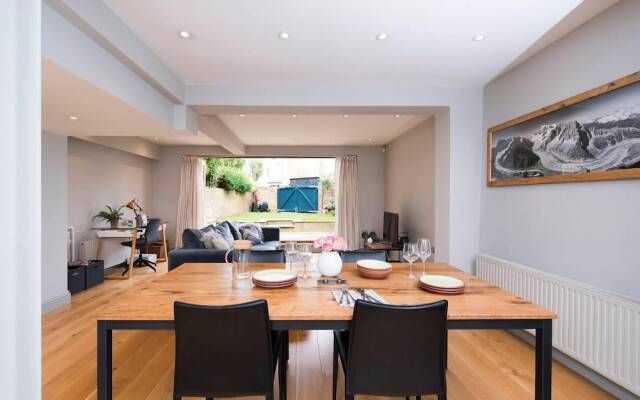 Stylish 1BR Garden Flat next to Emirates Stadium