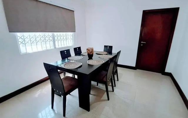 Stylish 3 Bedroom House Near Airport & Marina Mall