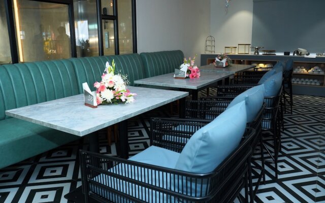 Hotel Kyzen HiTech City- Your Zenly Stay