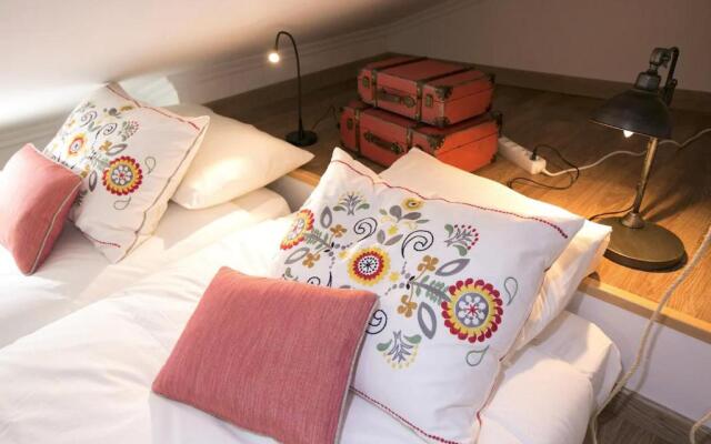 Central Mezzanine Studio by Timelystay