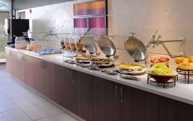 Hampton Inn & Suites North Dallas Central Expy