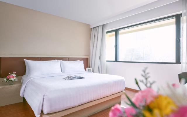 Narai Hotel (SHA Extra Plus)