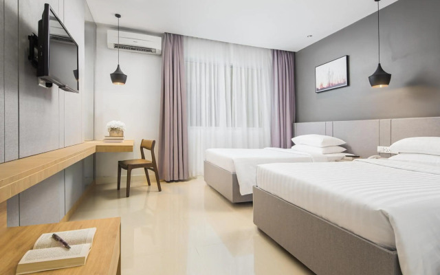 Altos Hotel