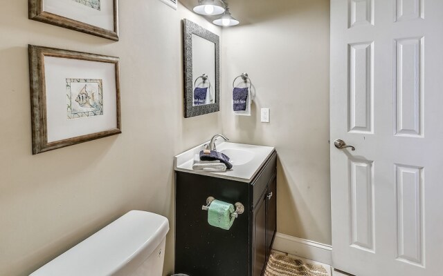 DP 202C Recently renovated 2 bedroom condo near Destin Harbor and amazing views by RedAwning