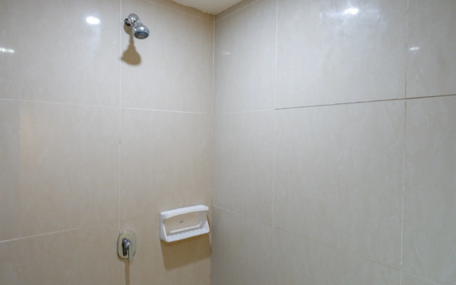 RedDoorz Plus near Hotel Benua Kendari