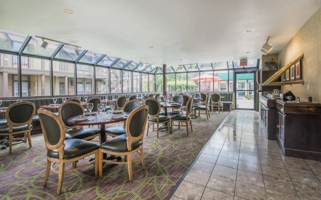 Cloverleaf Suites Columbus