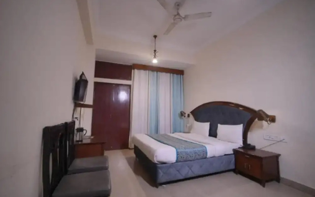Hotel Saket  Prayagraj AC Room