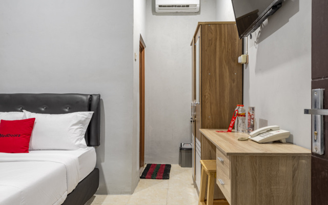 RedDoorz @ Jemursari Surabaya 2