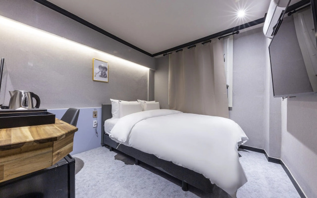 Cheonan Hotel Check-in