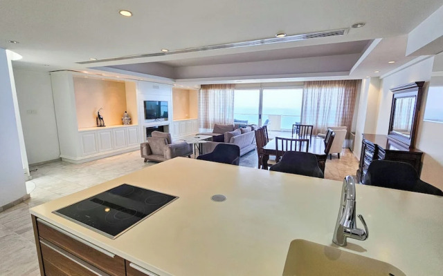 Beachfront Seaview Lux Penthouse