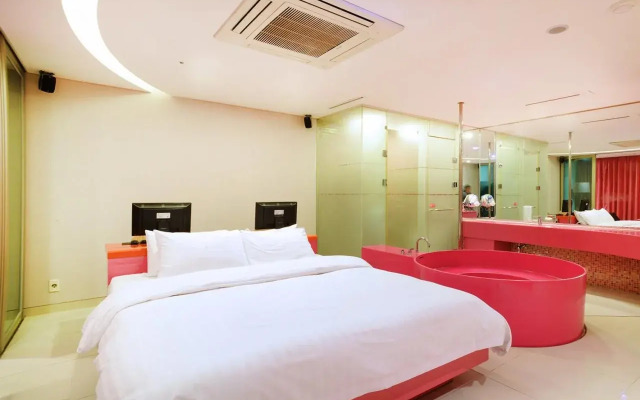 Life Style R Hotel