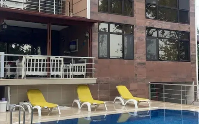 Serene Luxury Villa With Private Pool in Yalova