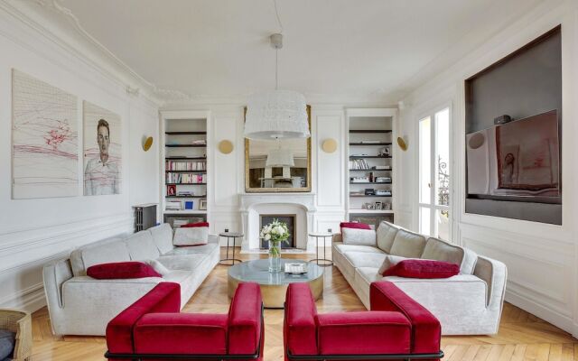 Top Luxurious Penthouse Front of Eiffel Tower and River