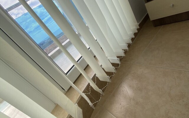 1-bed Modern Sea View Apartment in Aparthotel