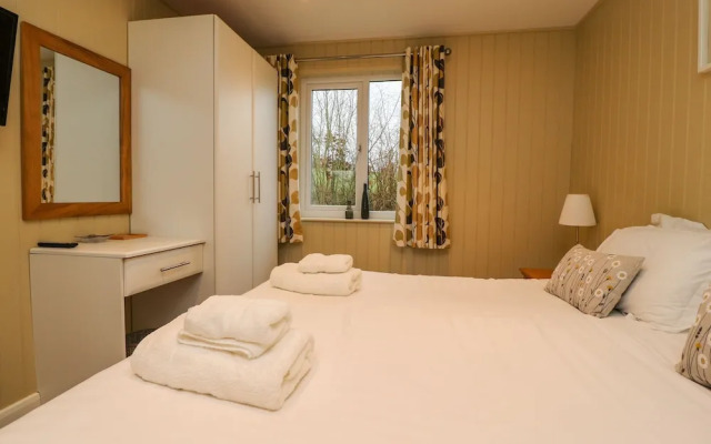 Oak Lodge