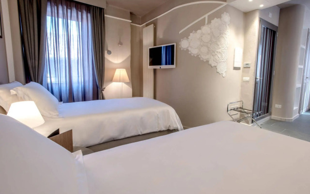 Uve Rooms & Wine Bar