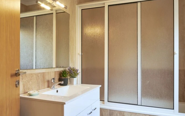 Spacious and Renovated Apartment With Amazing Patio, By TimeCooler