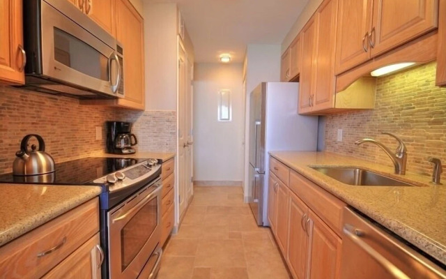 Royal Kahana #911 2 Bedroom Condo by RedAwning