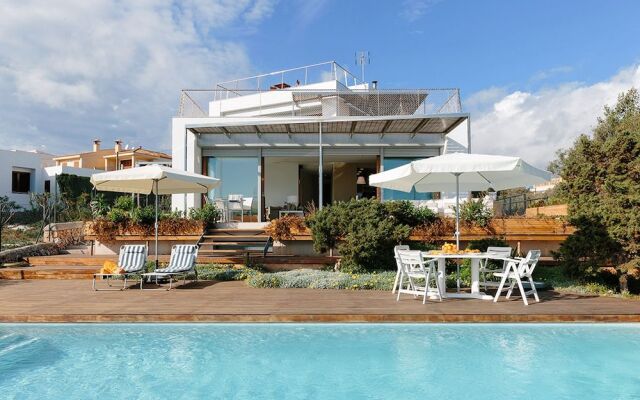 Sea Front Luxurious Villa