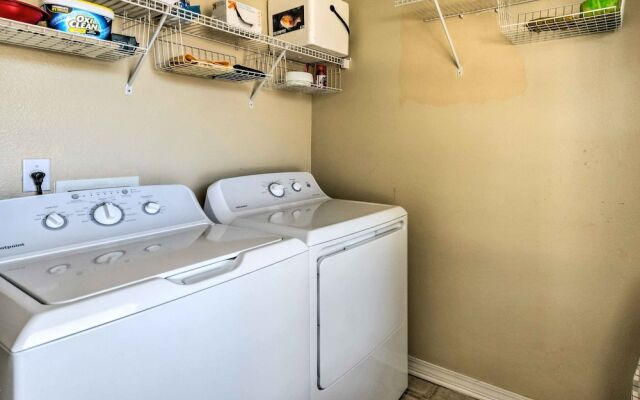 Cute Pensacola Townhome ~ 9 Mi to Downtown!