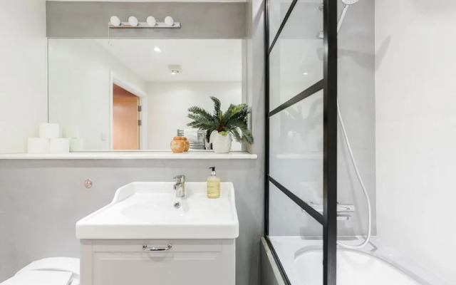 The Bateman's Shoreditch 2 Bed Flat by BaseToGo