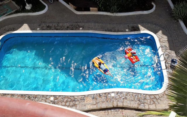 2 BDR top floor pool views