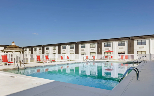 The Lux Hotel & Conference Center, an Ascend Collection Hotel