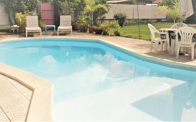 Tahiti - Sanny's Place Room & Pool