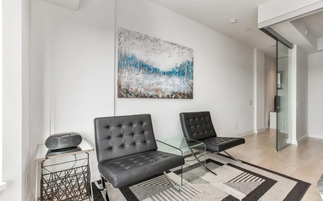 QuickStay - Chic in Yorkville (Yonge & Bloor)