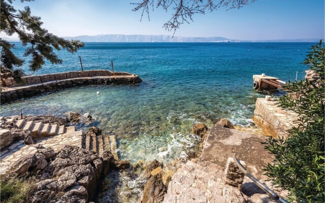 Beautiful Home in Smokvica With Wifi and 6 Bedrooms