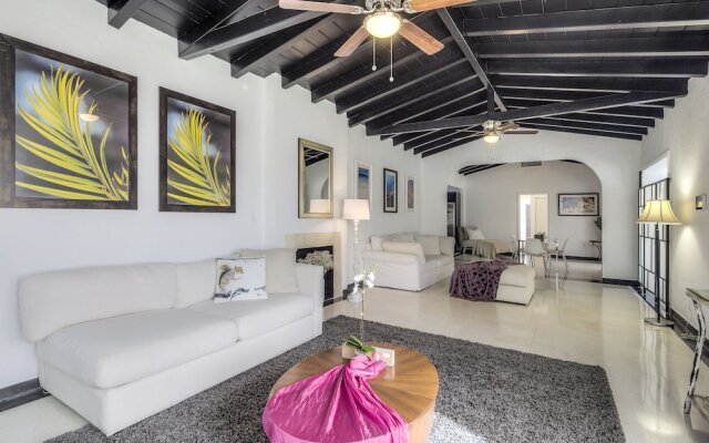2BR 2BA Miami House by JOS17