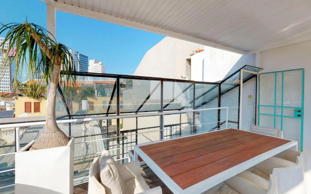 Roman Atmosphere by HolyGuest