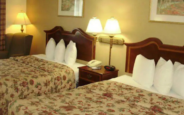 Econo Lodge Inn & Suites