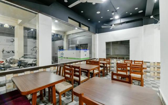 OYO 24373 Hilite Inn