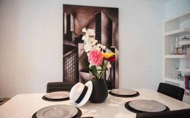 Charming 2 Bedroom Trocadero Arena area