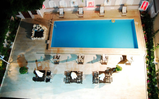 Triana Hotel