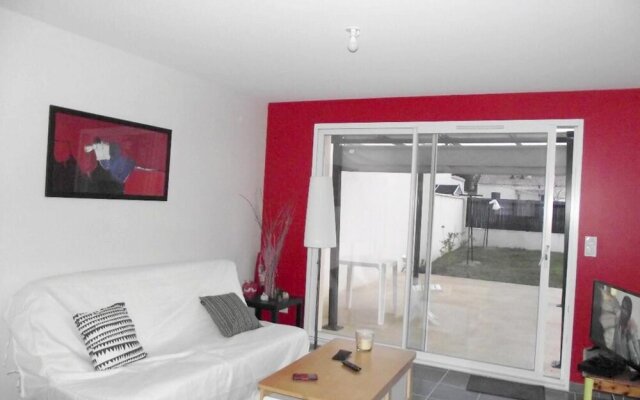 House with 2 Bedrooms in Saint-Sulpice-De-Royan, with Enclosed Garden - 6 Km From the Beach