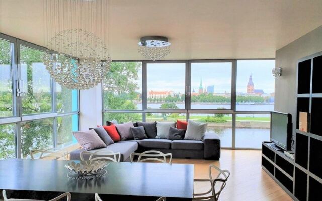 WINWINSTAY Exclusive Apartments by River Daugava