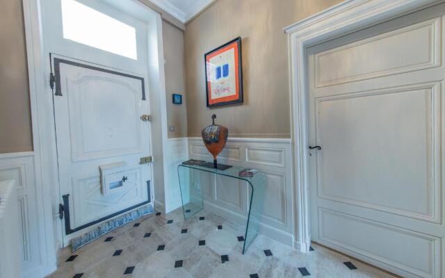 Room in Guest room - This 10th Century home sits in an exceptional setting in the center of Orleans