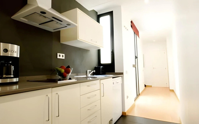 Liceu Apartments by gaiarooms