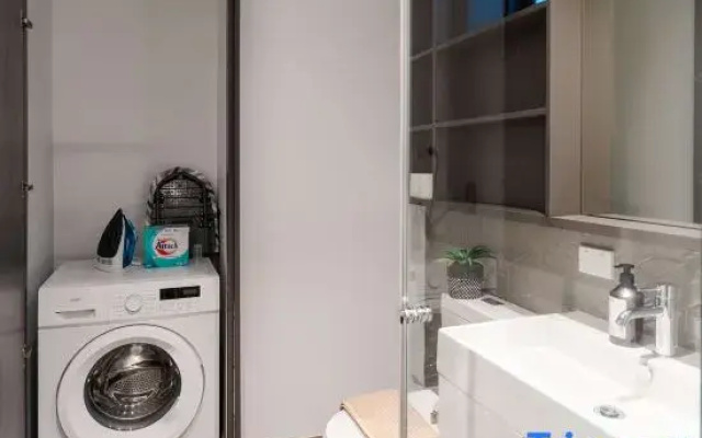 Modern Hawthorn 1BR Walk to Cafes & Transport
